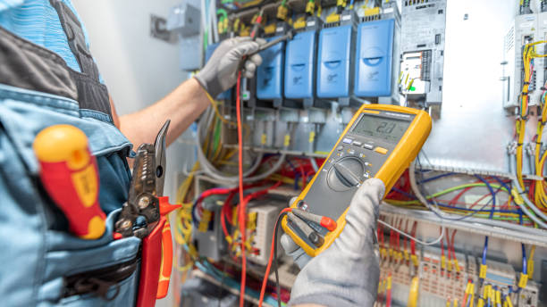 Best Affordable Emergency Electrician  in Kewaunee, WI